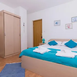 villa-jadran-2.hotels-in-trogir.com/